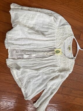 Cotton/gauze top with intricate detail on collar